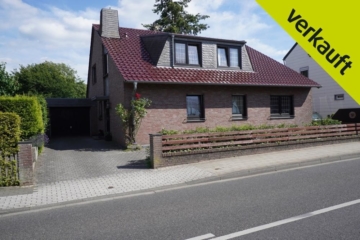 Freistehendes Einfamilienhaus mit Einliegerwohnung und Garage!, 52076 Aachen, Zweifamilienhaus